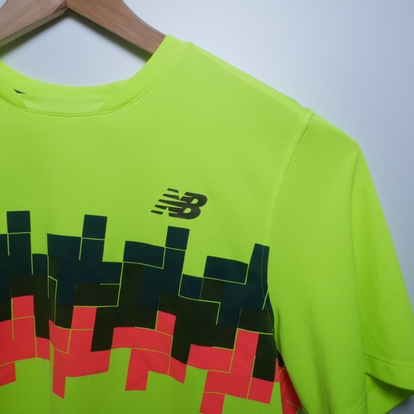 New Balance Dry Fit - Neon - Large - Picture 2 of 7